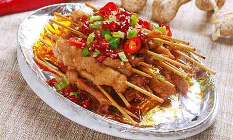 夏季冰啤和串串是标配 李记串串更美味