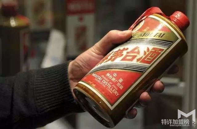匠心丨他50多年喝下两吨白酒，品牌做到万亿市