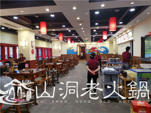  开一家火锅店大概多少钱？这个品牌加盟费全国***低！