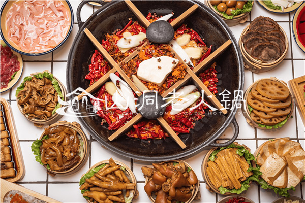  开一家火锅店大概多少钱？这个品牌加盟费全国***低！