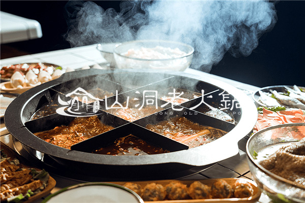 重庆***火的老火锅店？国庆去这家店记得提前预约！