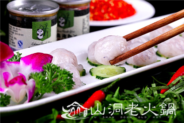 重庆***火的老火锅店？国庆去这家店记得提前预约！