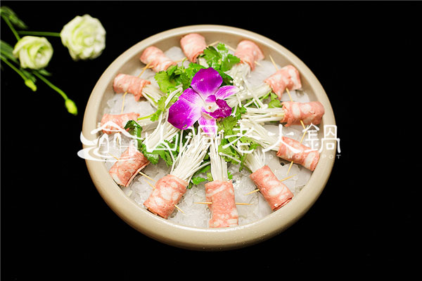 成都火锅哪家***好吃？这家店每天都要排2小时的队！
