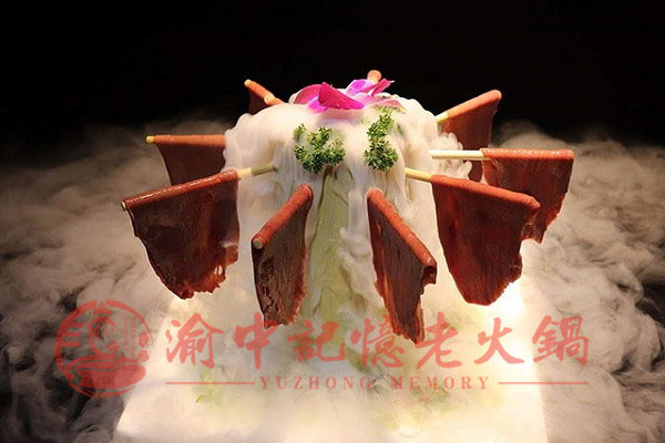 重庆***好吃的火锅店是哪家？这家一轮一轮的安排上