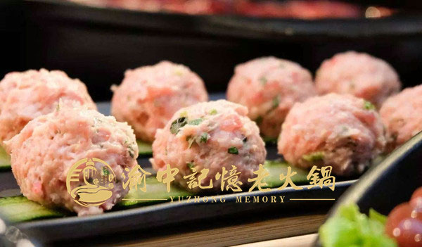 重庆火锅店哪家***出名？沙坪坝这家深夜都还在营业