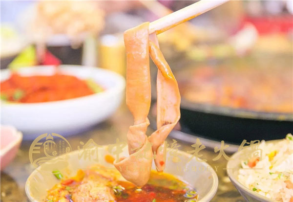 重庆火锅店哪家***出名？沙坪坝这家深夜都还在营业