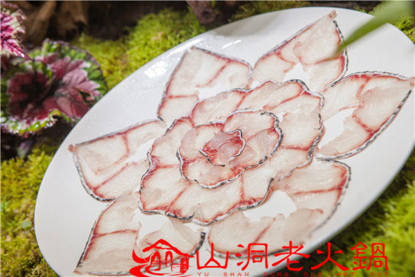 重庆火锅店哪家***出名？这家店是网红聚集地！