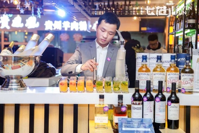 京东又一创新业态“七范儿”落地，既有清吧，还卖百货
