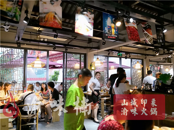 重庆火锅加盟店哪家好？自开店VS加盟店，谁胜