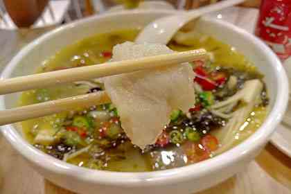 开一个酸菜鱼特色餐饮加盟店大概要多少钱？