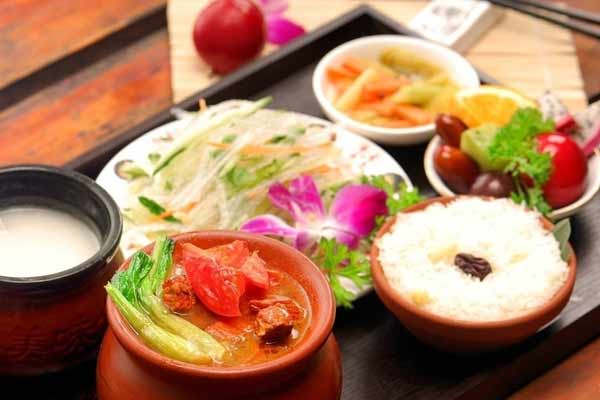 餐饮企业该如何借助餐饮管理系统软件打造智慧餐厅？