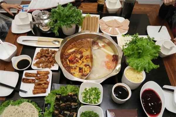 我和你欢乐火锅加盟 为投资者带来高效益