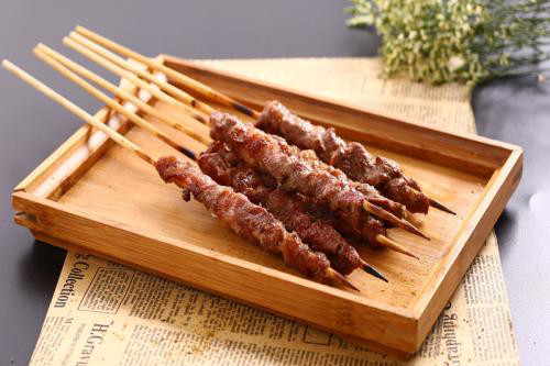串越草原烧烤一个在市场上有着一定知名度的餐饮加盟品牌