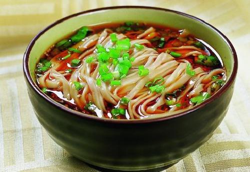 新农牛肉面加盟有哪些扶持？这个品牌多年市场发展,总部实力雄厚，创业完全不用担心！
