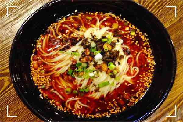 嘿小面加盟连锁店，麻辣人生的享受
