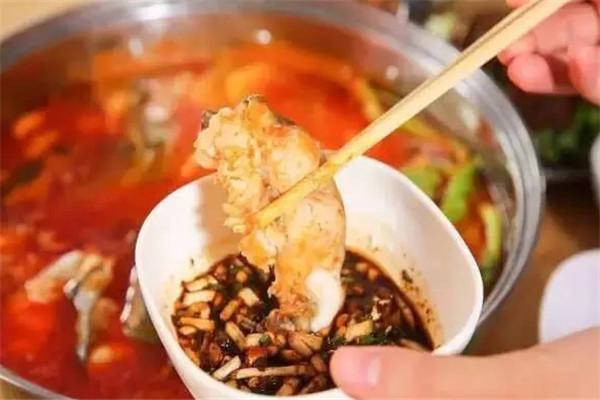 美蛙鱼头火锅加盟费是多少钱？费用超低 开店轻松