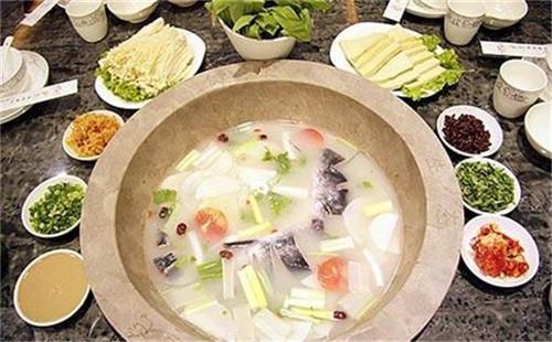 水荷塘蒸汽石锅鱼助你成功致富