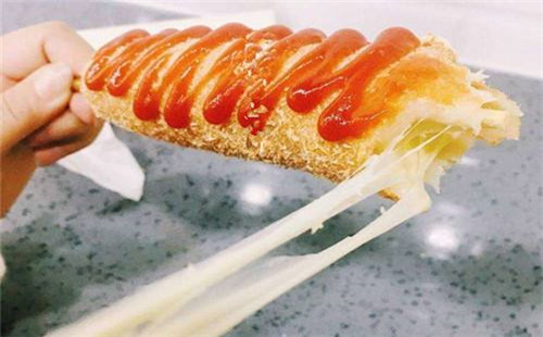 芝士与热狗碰撞出独特的美味