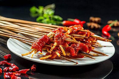 成都串串香如何加盟?了解加盟商与钢管厂五区小郡肝串串香之间的故事