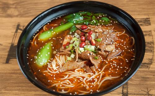 牛太吉香辣牛杂面 美味诱人
