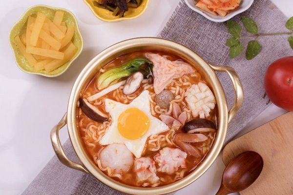 加盟投资泡面小食堂费用是多少?收益究竟好不好?