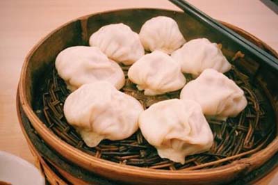 在餐饮领域中鸡鸣汤包加盟认为找准定位才能站稳脚步