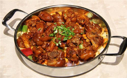 鸿鲲楼三汁焖锅 带你走进美食天堂