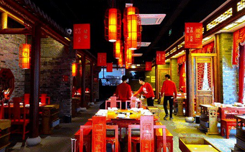 炊二哥火锅：红红火火中国风 情真意切国宝情