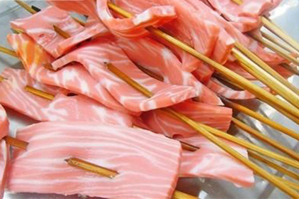 佰人王串串香有着非常正宗地道的串串香风味