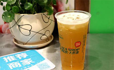 开校区附近开一家阿水大杯茶加盟店有什么经营知道？