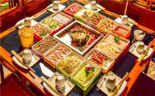 开一家百味釜火锅店有前景吗？加盟流程复杂吗？