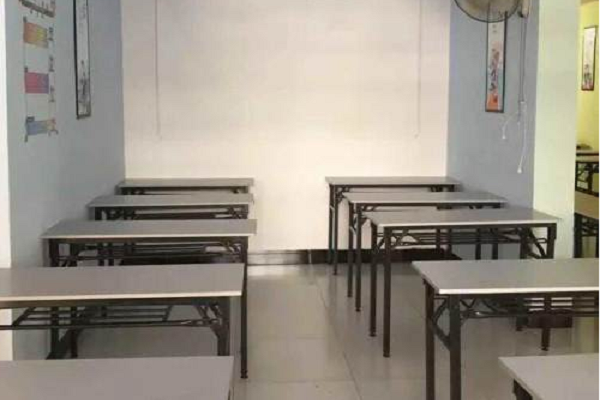 学校门口开午托班需要准备什么