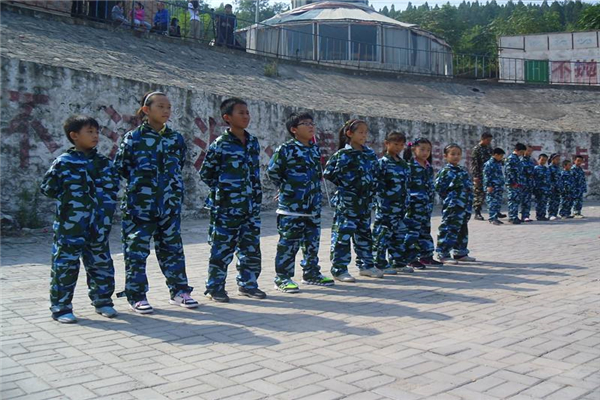 中国青少年军事夏令营怎么加盟