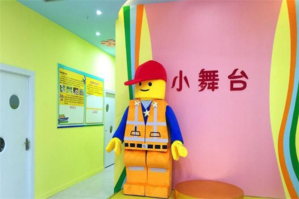 乐赢乐高科技中心加盟费多少？