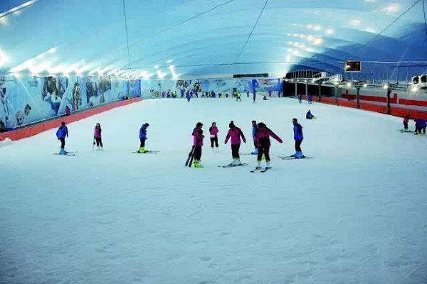 室内滑雪场加盟多少