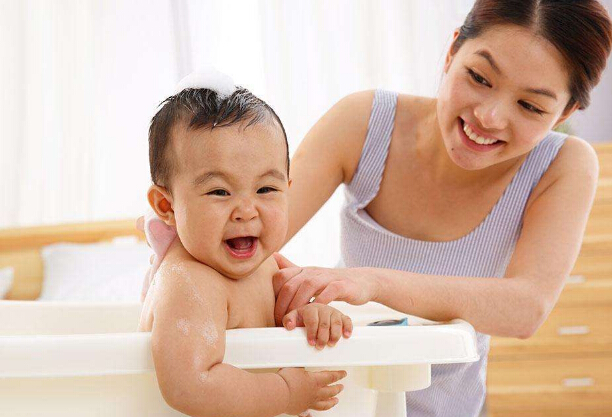 开个婴儿洗澡店成本，婴儿洗澡设备厂家有哪些