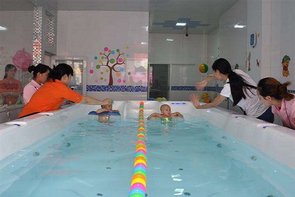 加盟游来游去有员工到店吗