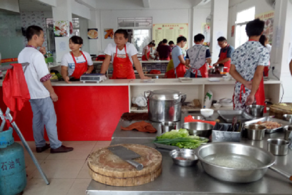 如何开小吃培训中心学校