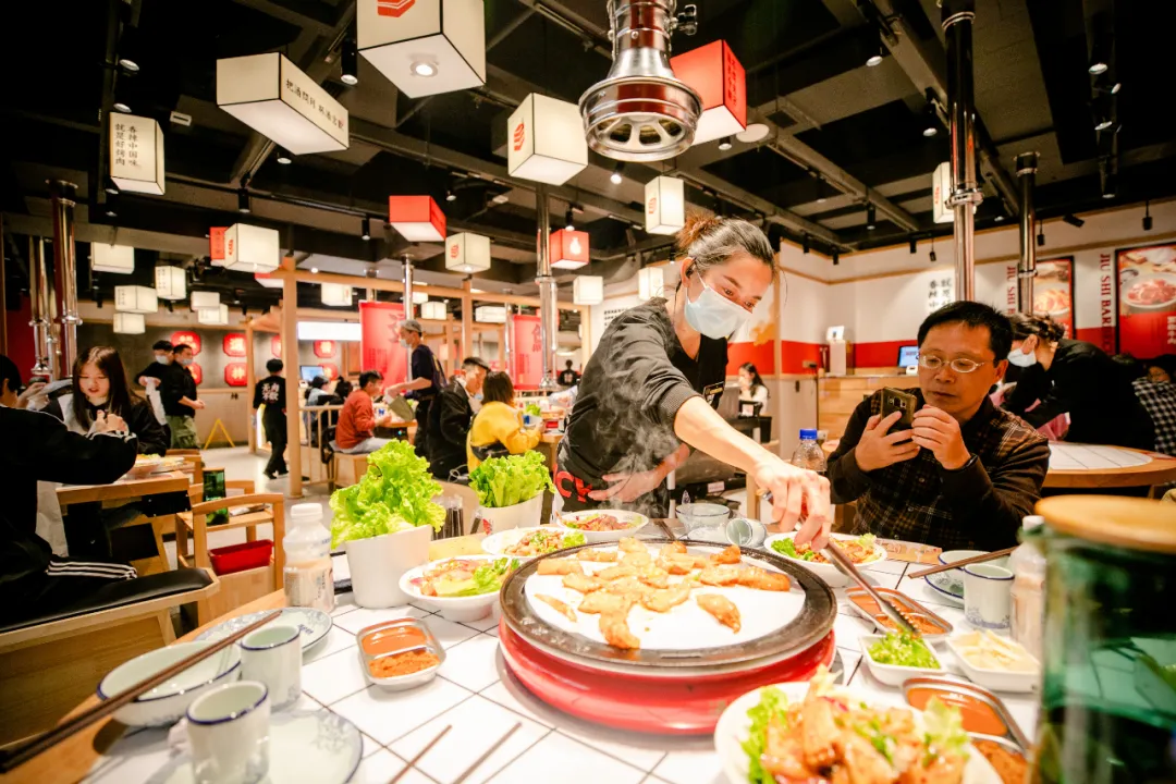 “餐饮湘军”凶猛：有人估值超百亿，有人开店上万家！
