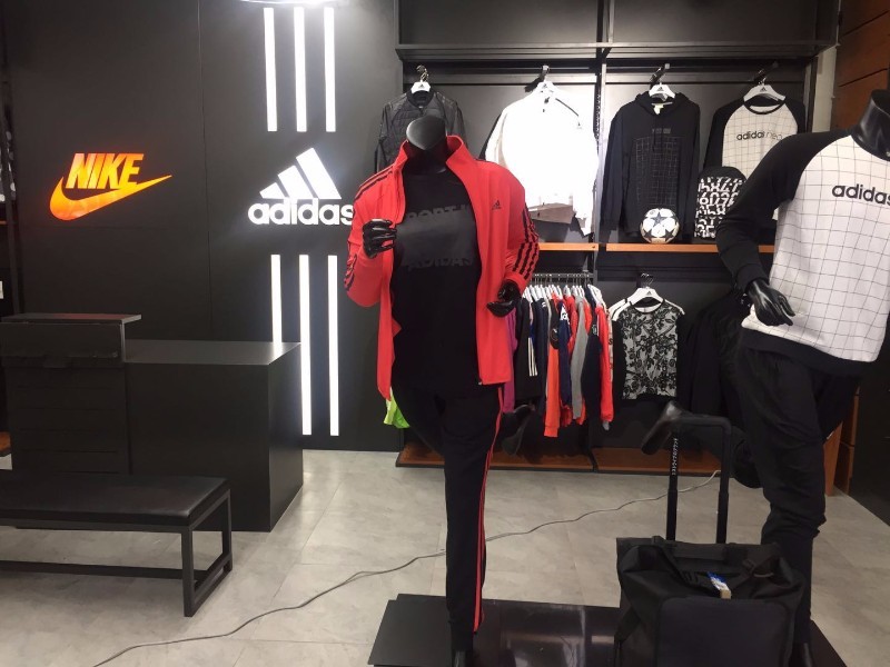 耐克阿迪折扣店加盟：顾客少意味着利润低吗？耐克阿迪等优质正品货源渠道