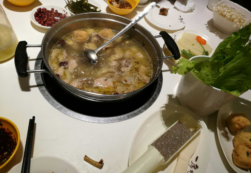 一席地鸡窝餐饮有什么加盟优势_加盟费是多少