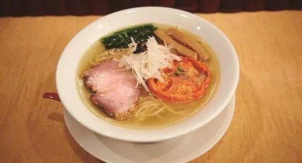 只有9个座位，每天只卖150碗拉面，却是全球***
