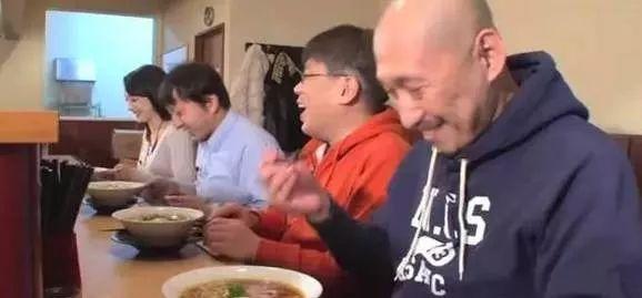 只有9个座位，每天只卖150碗拉面，却是全球***