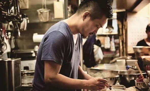 只有9个座位，每天只卖150碗拉面，却是全球***