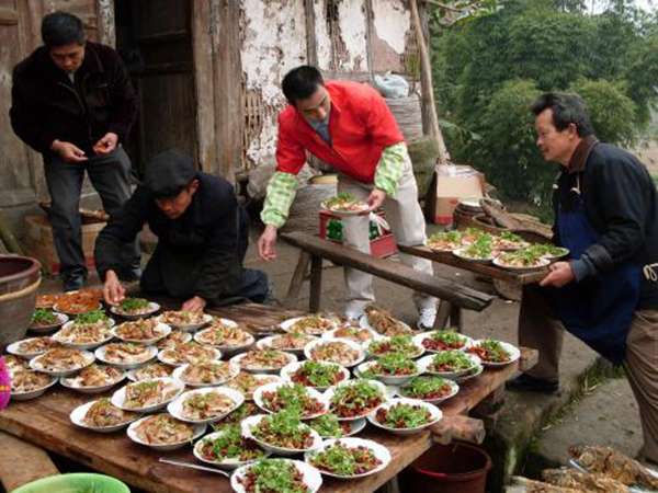大众餐饮火爆升级  中国餐饮业规模已近4万亿