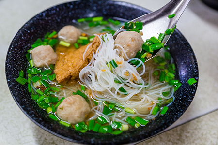 加盟一家吴佳米粉餐饮怎么样？总店的加盟条件