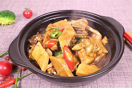 在商场里开黄焖鸡加盟店选址要考虑的因素