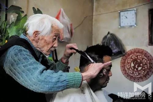 “剃头匠”靖师傅——平凡又不平凡的一生<spa