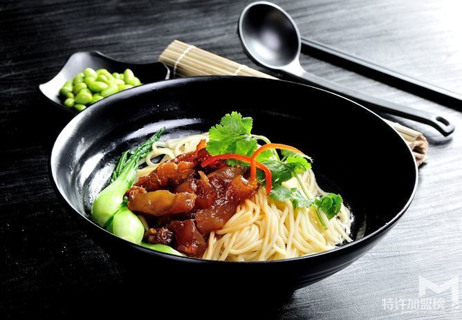 香辣牛筋面怎么拌