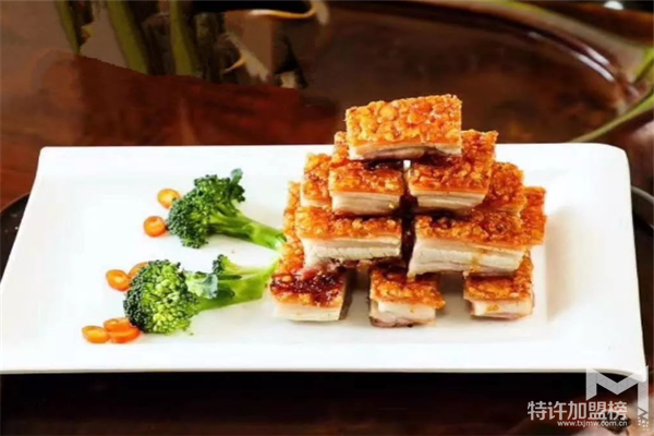 脆皮烤肉加盟多少钱，火老头脆皮烤肉饭市场好